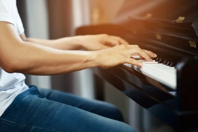 Play Piano the Right Way
